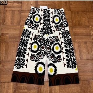 *NWT* Zara Black, White, and Chartreuse Floral Capri Bottoms (XXL)